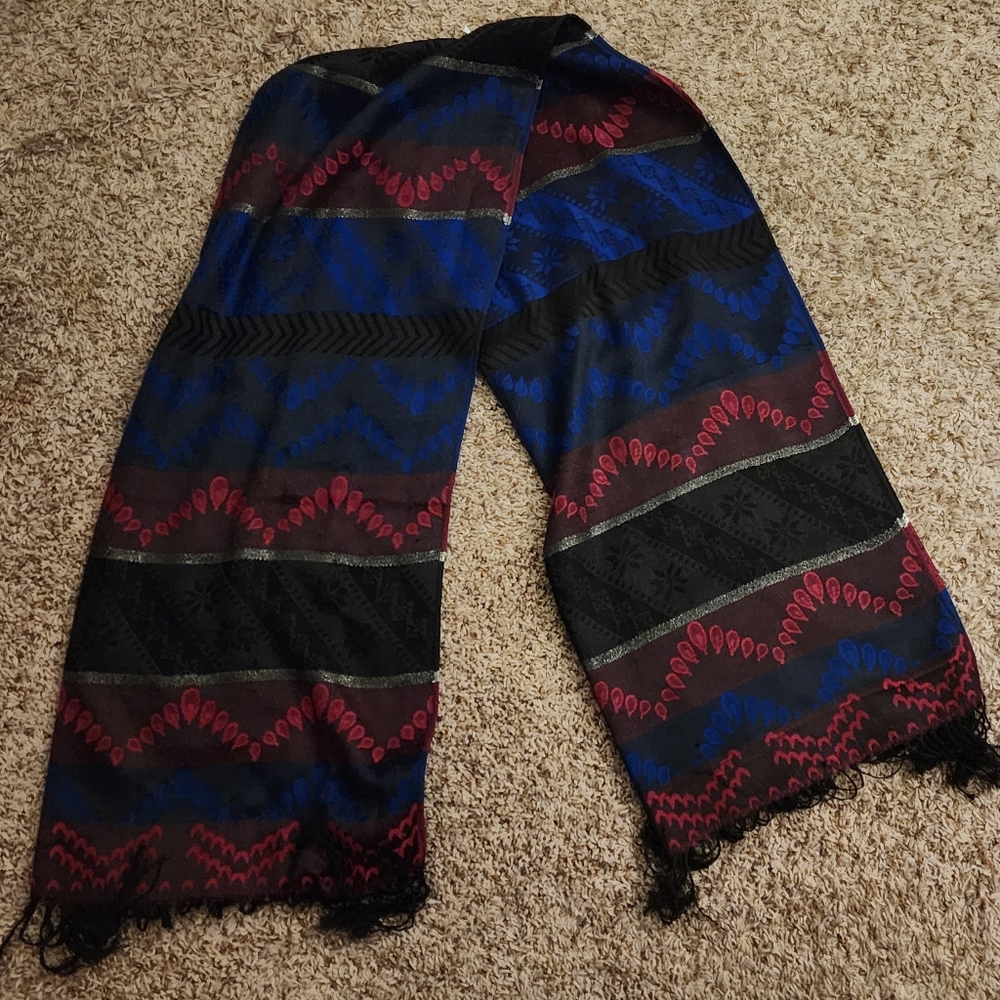 Scarf with Dark colors